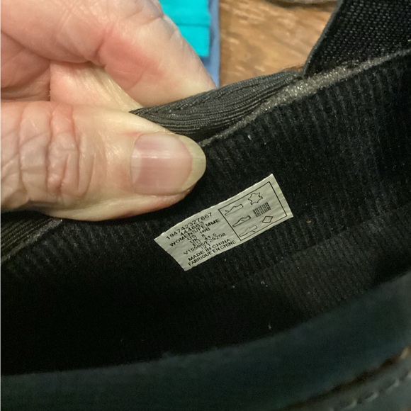 Lands End shoes. Never worn. - Picture 5 of 8